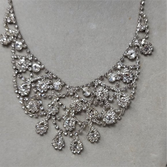 Glamorous Rhinestone Necklace Silver Elegant - Picture 3 of 10